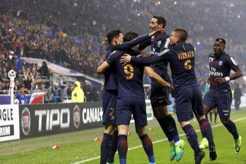  布雷斯特vs巴黎冲突不断，下半场多次中断比赛  