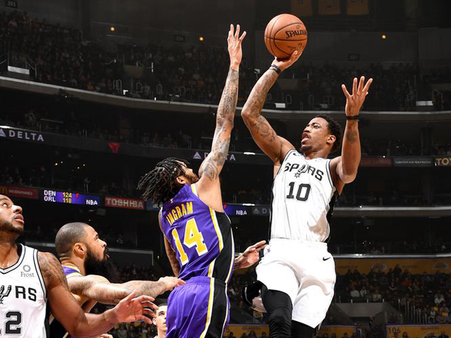  詹姆斯三双助湖人险胜马刺  