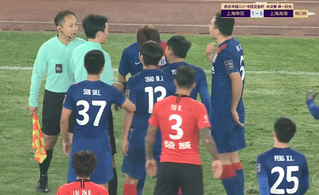  慕尼黑德比战火药味十足险冲突  